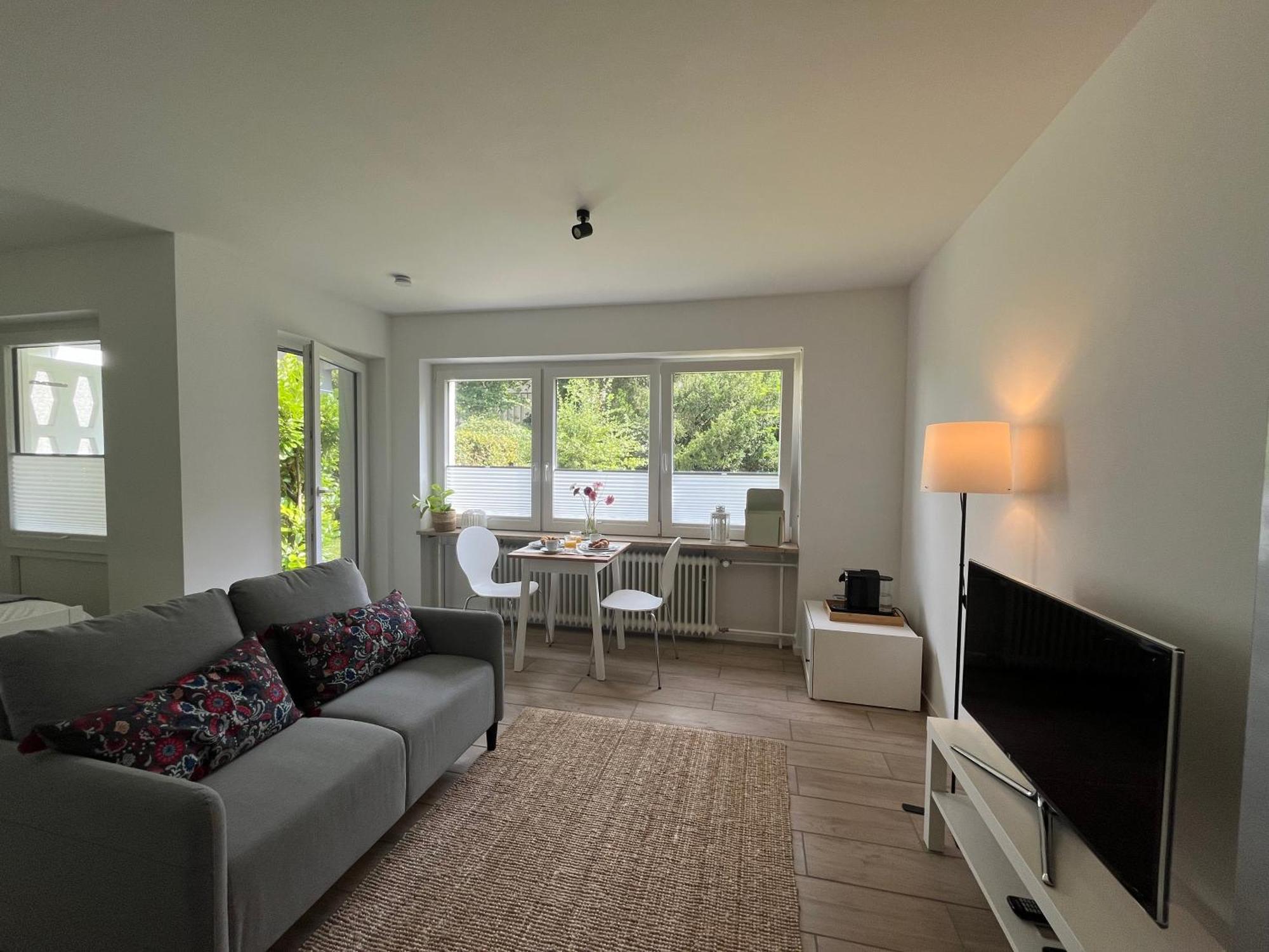 Modern Studio With Garden Near Isar River, Apartamento *